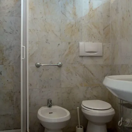 Rollando 招待所 韦尔纳扎