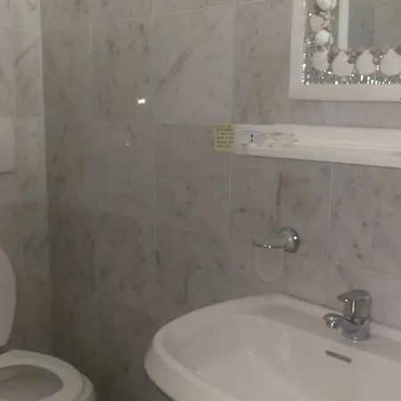 Rollando Guest house